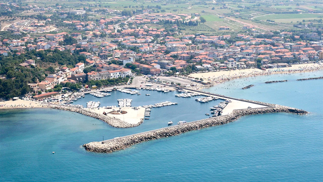 Affidamento di alcuni servizi necessari alla gestione pubblica comunale del porto turistico di Casal Velino Marina, per il periodo dal 1° novembre 2025 al 31 ottobre 2026.